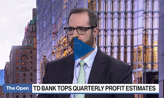 Mike Clare partage son analyse sur les résultats du deuxième trimestre de TD, qui dépassent les estimations, sur BNN.